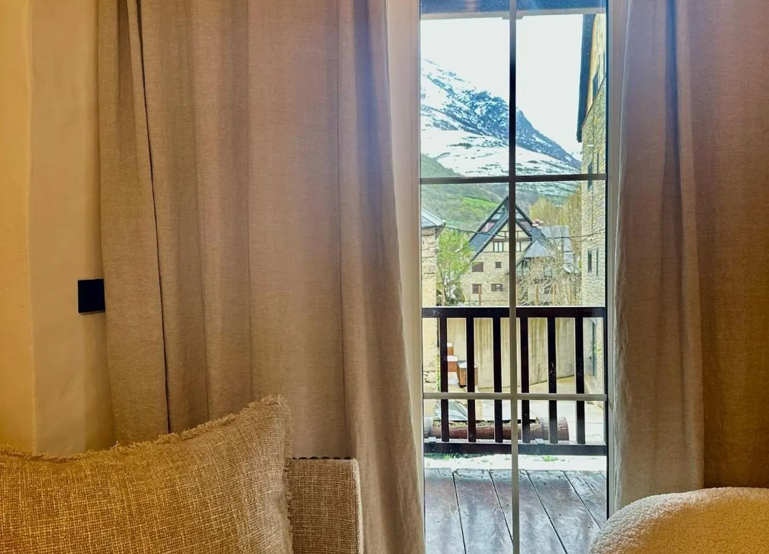Arties Lodge 0*,  Spain