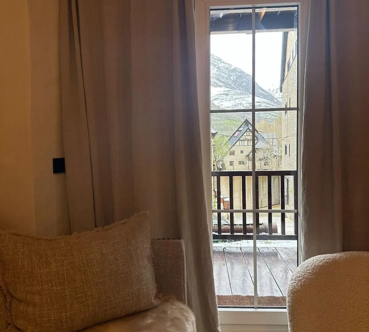 Arties Lodge 0*,